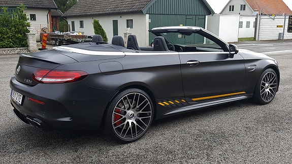 Mercedes-Benz C63 2 of 5