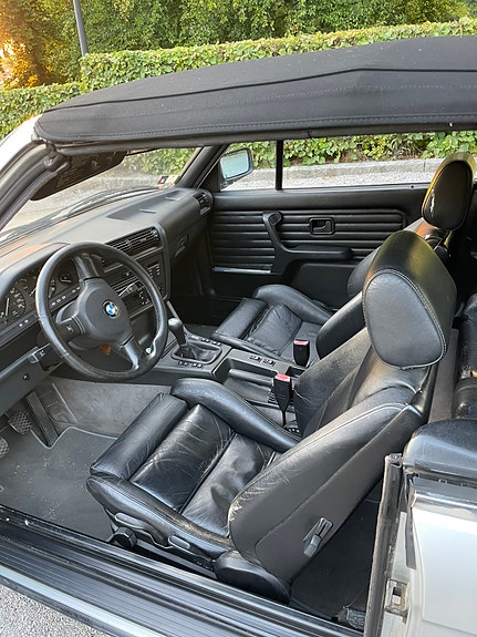 BMW 320i 5 of 5