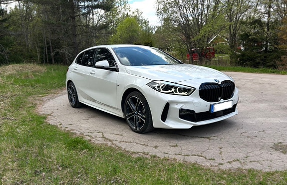 BMW 118i 2 of 5