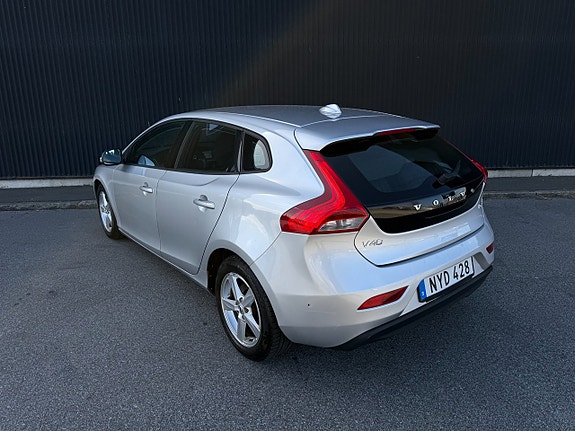 Volvo V40 3 of 10