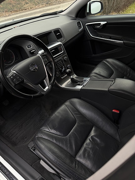 Volvo V60 4 of 5
