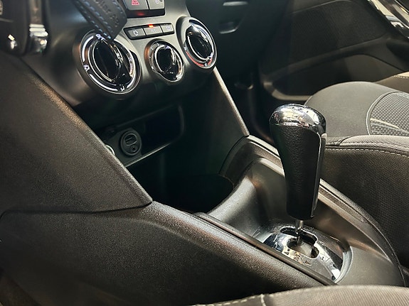 Peugeot 208 10 of 15
