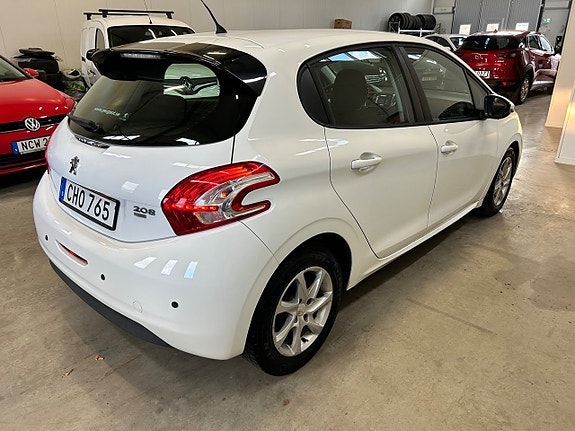 Peugeot 208 4 of 5