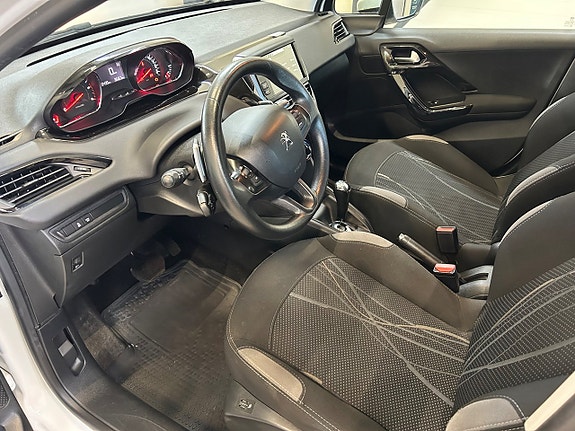 Peugeot 208 6 of 15