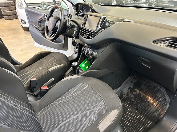 Peugeot 208 14 of 15