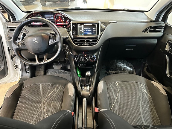 Peugeot 208 7 of 15