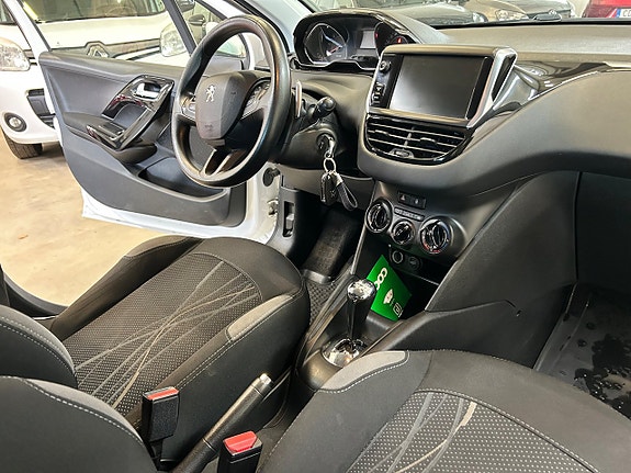 Peugeot 208 15 of 15