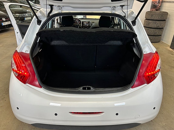 Peugeot 208 12 of 15