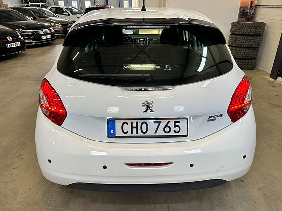 Peugeot 208 3 of 5