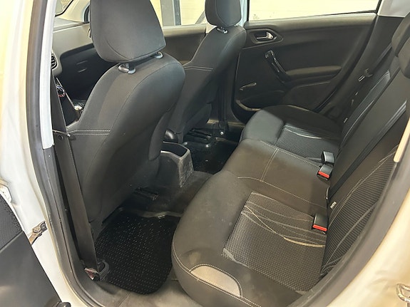 Peugeot 208 11 of 15