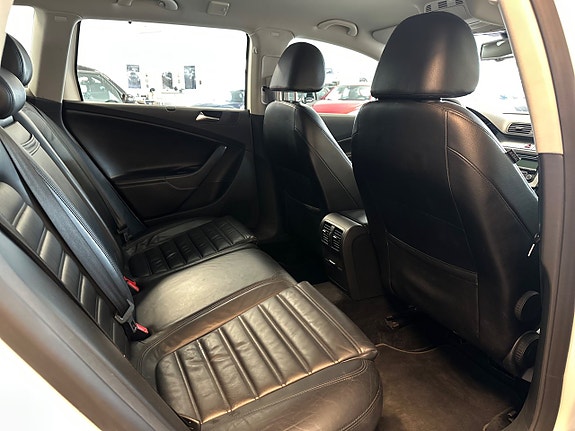 Volkswagen Passat 22 of 23