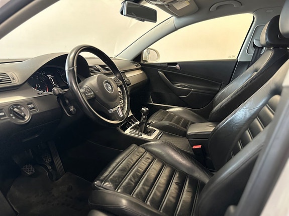 Volkswagen Passat 13 of 23