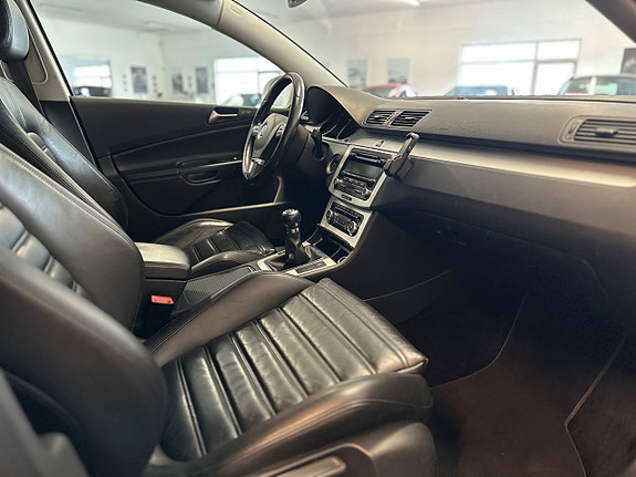 Volkswagen Passat 19 of 23