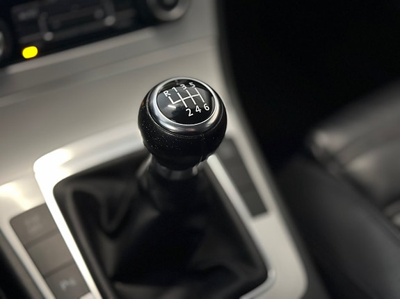Volkswagen Passat 12 of 23