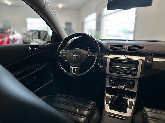 Volkswagen Passat 11 of 23