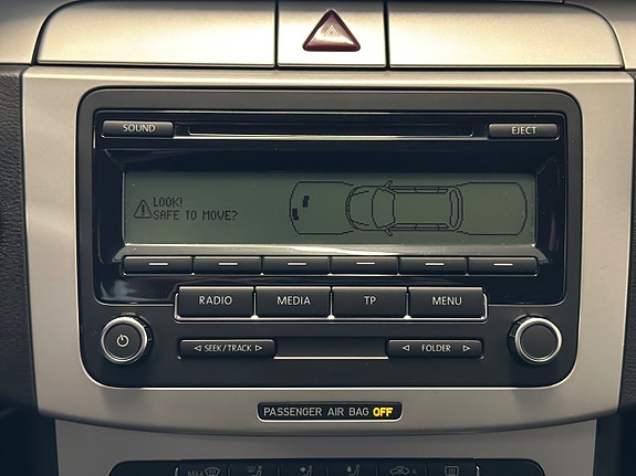 Volkswagen Passat 14 of 23