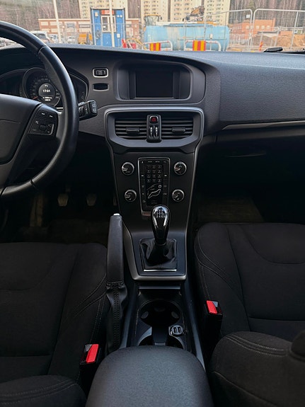 Volvo V40 4 of 9