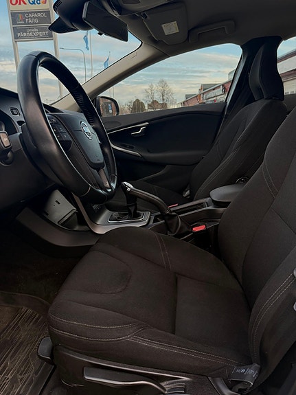 Volvo V40 6 of 9