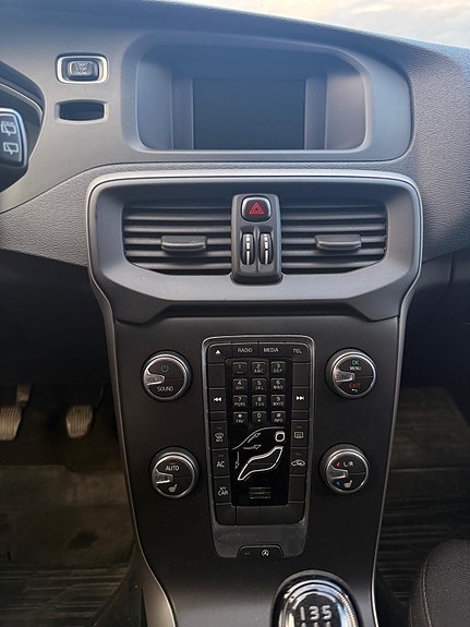 Volvo V40 8 of 9
