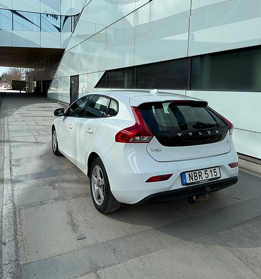 Volvo V40 3 of 9