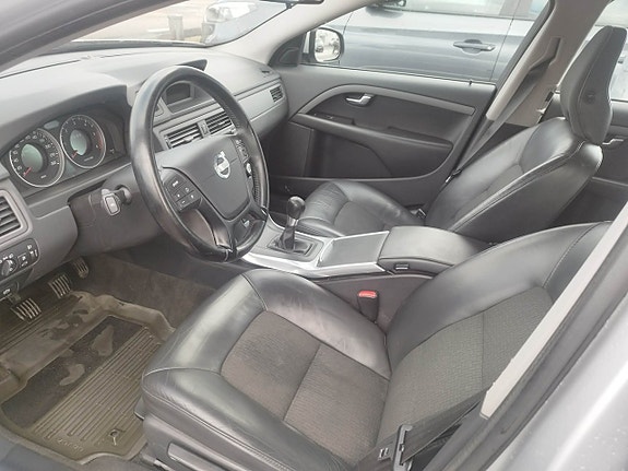 Volvo V70 3 of 3