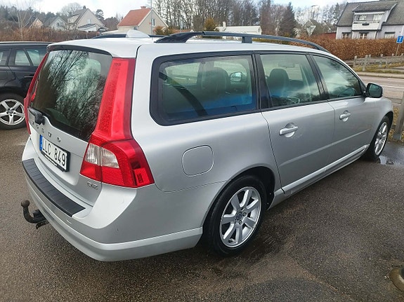 Volvo V70 2 of 3
