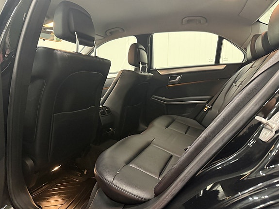 Mercedes-Benz E250 11 of 23
