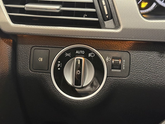 Mercedes-Benz E250 12 of 23