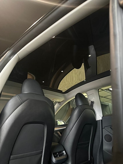 Tesla Model Y 10 of 17