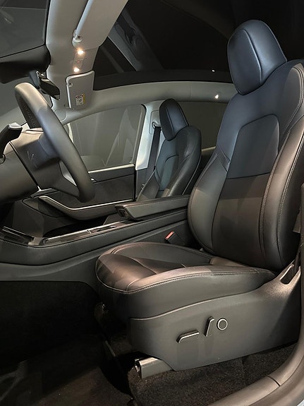 Tesla Model Y 11 of 17