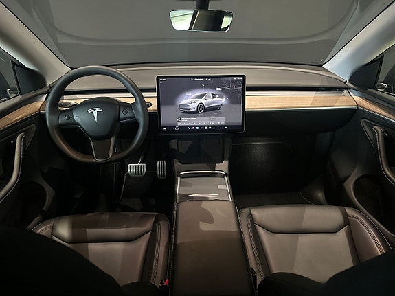 Tesla Model Y 17 of 17