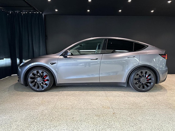 Tesla Model Y 3 of 17