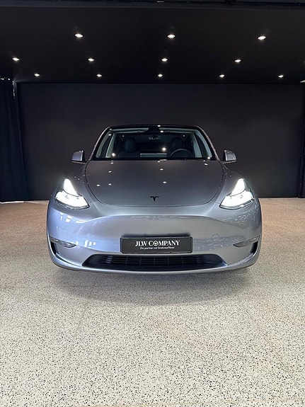 Tesla Model Y 2 of 17