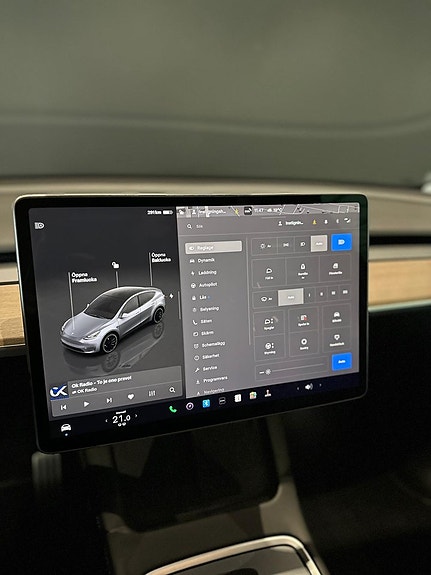 Tesla Model Y 14 of 17