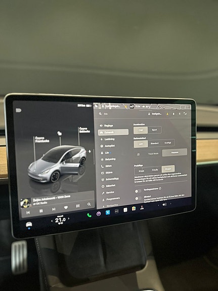 Tesla Model Y 15 of 17