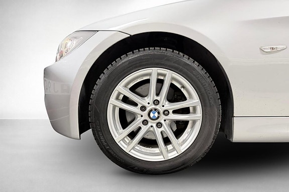 BMW 320 3 of 26