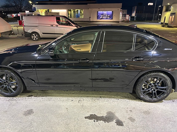 BMW 530e 3 of 15