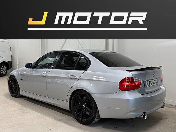 BMW 335i 3 of 5