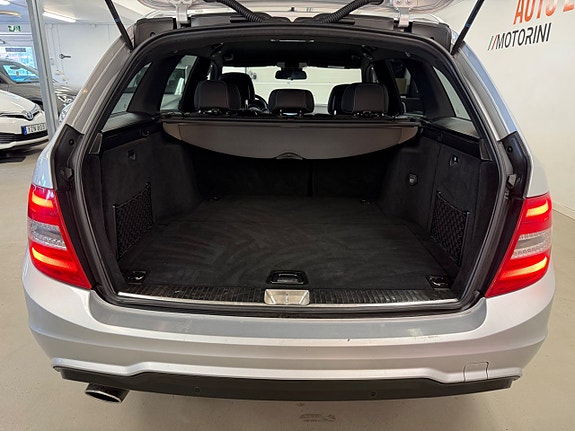 Mercedes-Benz C220 13 of 27