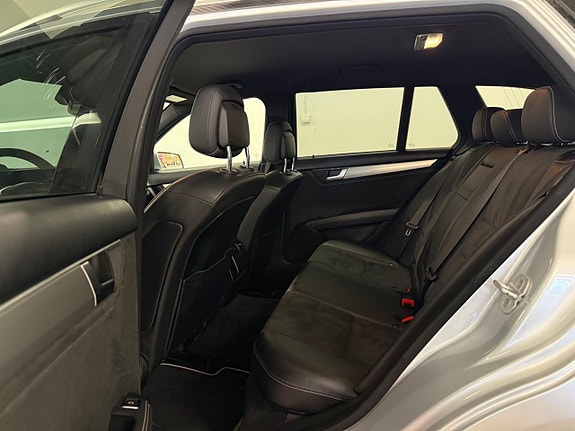 Mercedes-Benz C220 11 of 27