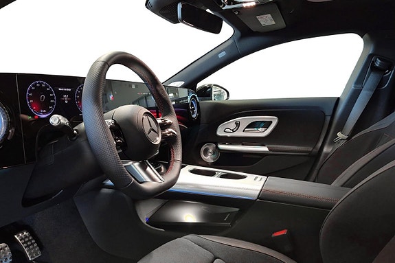Mercedes-Benz CLA350 6 of 11