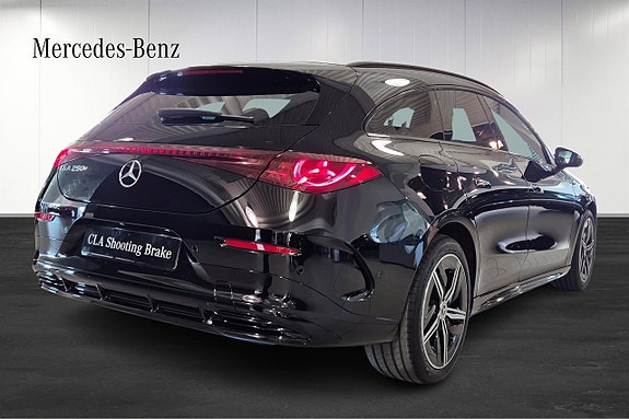 Mercedes-Benz CLA350 4 of 5