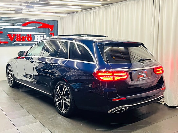 Mercedes-Benz E220 4 of 5