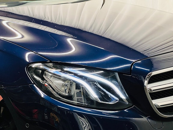 Mercedes-Benz E220 5 of 5