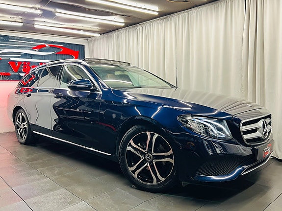 Mercedes-Benz E220 3 of 5