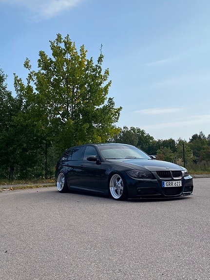 BMW 320d 2 of 7