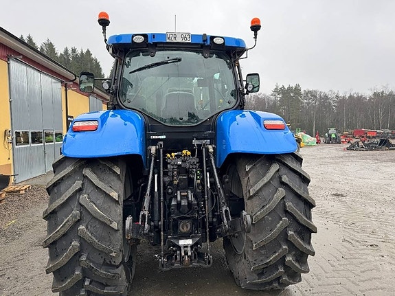 New Holland T 7030 4 of 15