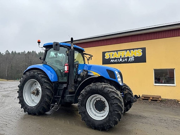 New Holland T 7030
