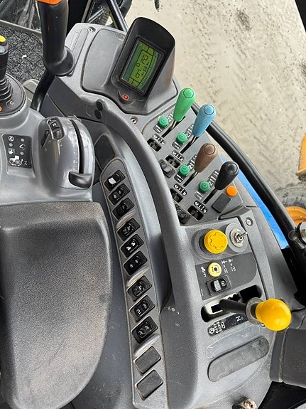 New Holland T 7030 15 of 15