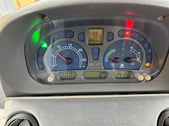 New Holland T 7030 13 of 15